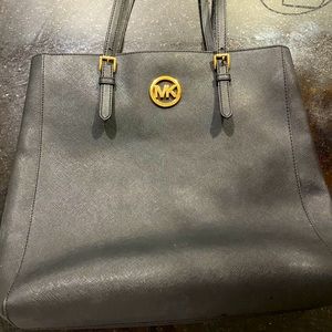 AUTHENTIC MICHAEL KORS PURSE !